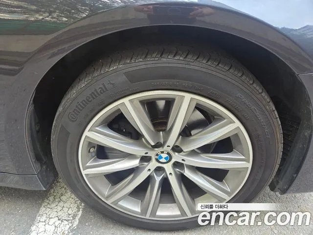 BMW 5-Series 2018 thumb 8