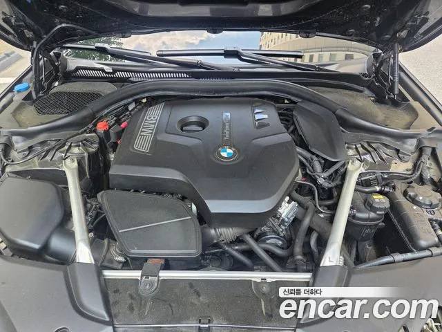 BMW 5-Series 2018 thumb 10