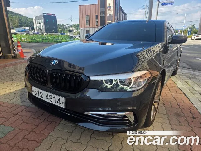BMW 5-Series 2018 thumb 12