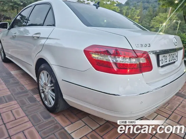 Mercedes-Benz E-Класс 2012 thumb 4