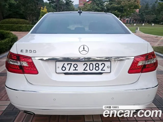 Mercedes-Benz E-Класс 2012 thumb 5