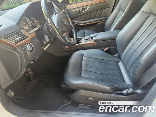 Mercedes-Benz E-Класс 2012 thumb 8