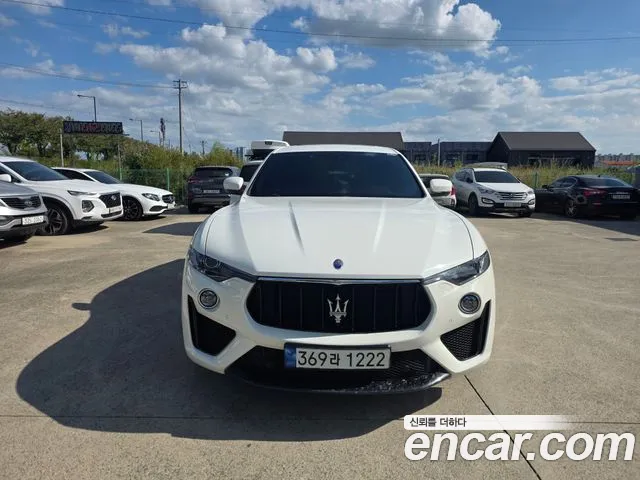 Maserati Levante 2019 thumb 3