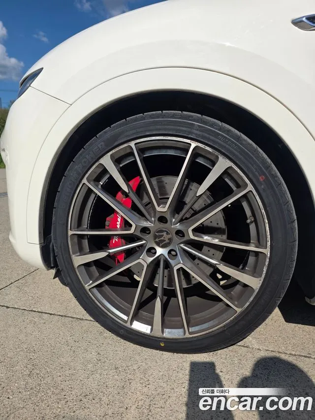 Maserati Levante 2019 thumb 5