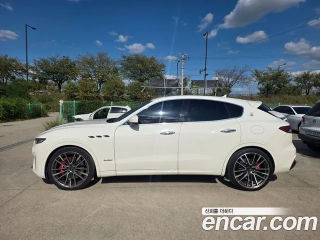 Maserati Levante 2019 thumb 6