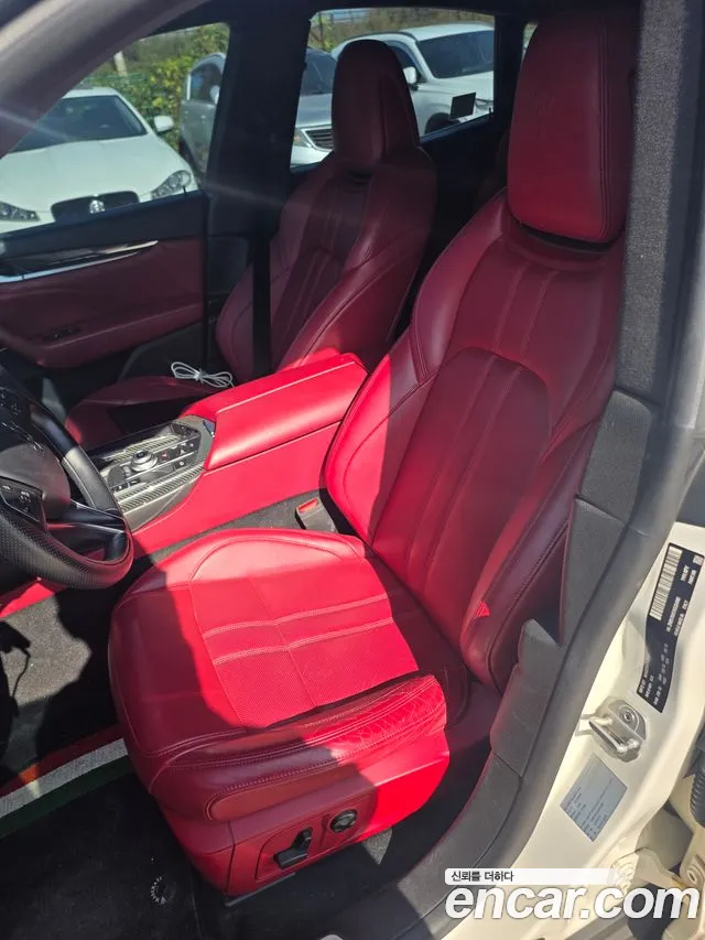 Maserati Levante 2019 thumb 8