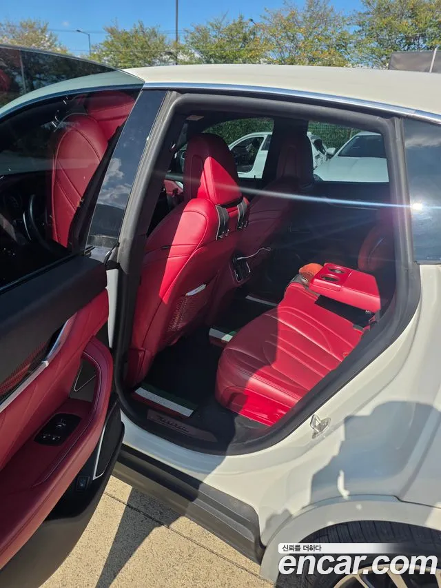 Maserati Levante 2019 thumb 9