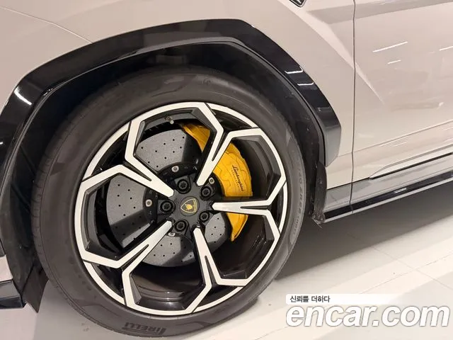 Lamborghini Urus 2020 thumb 5