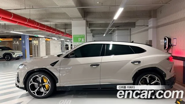 Lamborghini Urus 2020 thumb 6