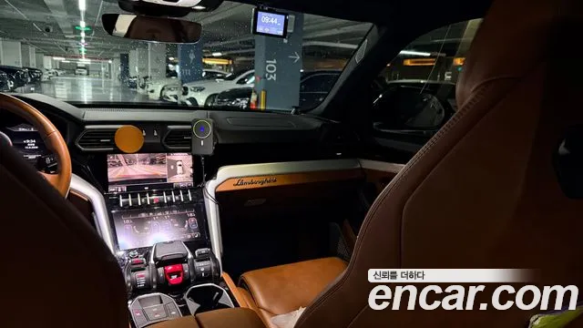 Lamborghini Urus 2020 thumb 9