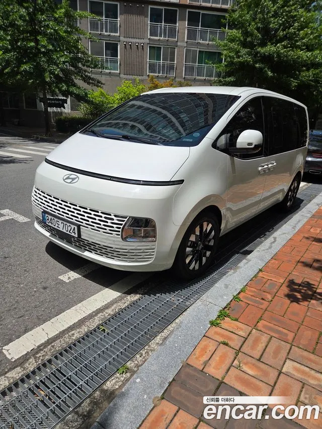 Hyundai Staria 2024 thumb 3