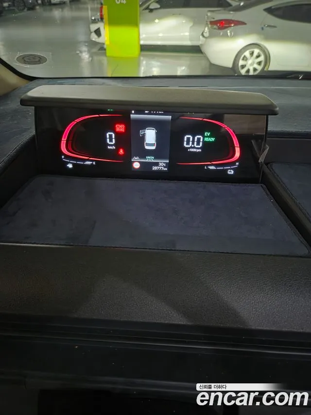 Hyundai Staria 2024 thumb 4