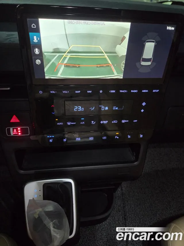 Hyundai Staria 2024 thumb 8