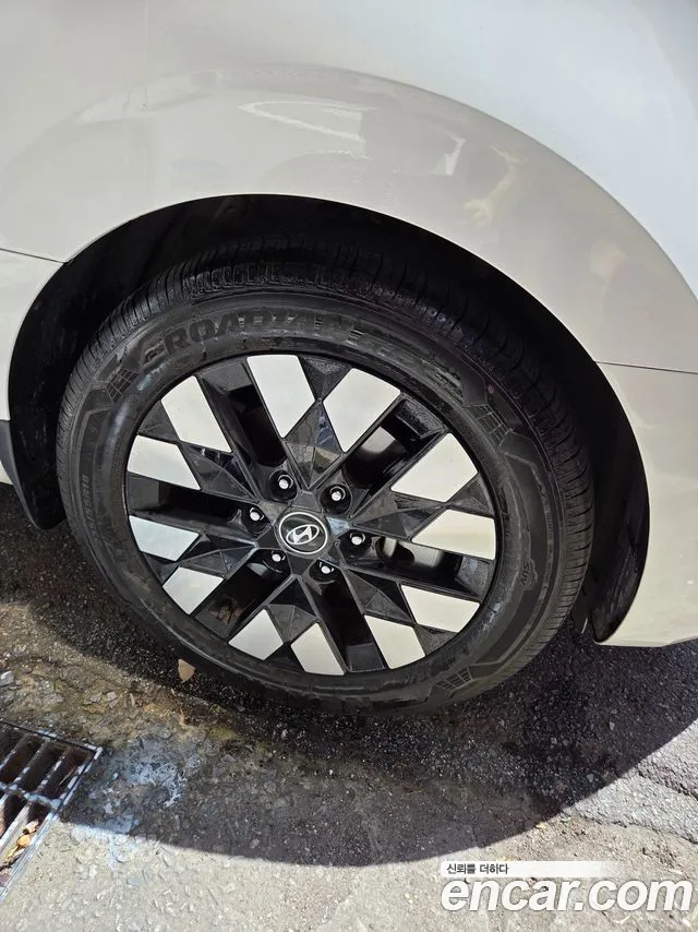 Hyundai Staria 2024 thumb 12