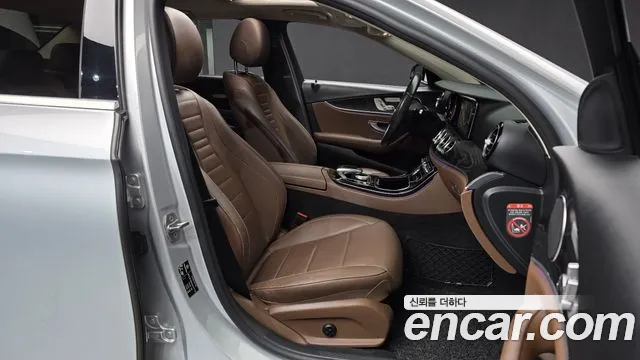 Mercedes-Benz E-Класс 2017 thumb 11