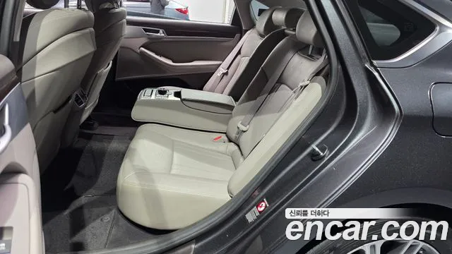 Genesis G80 2016 thumb 11