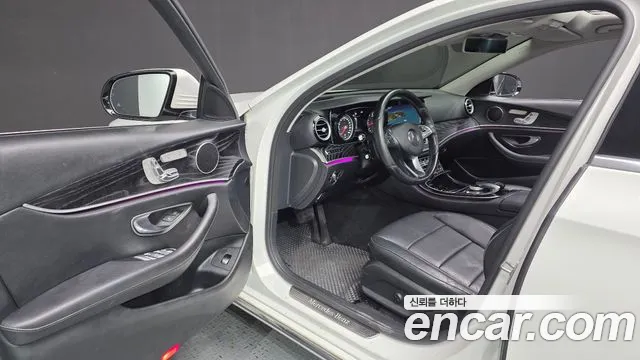 Mercedes-Benz E-Класс 2017 thumb 10