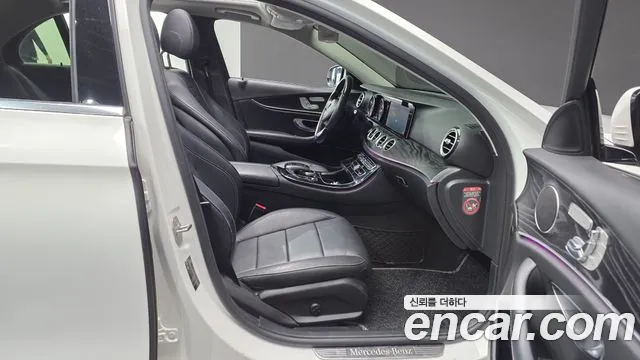 Mercedes-Benz E-Класс 2017 thumb 11
