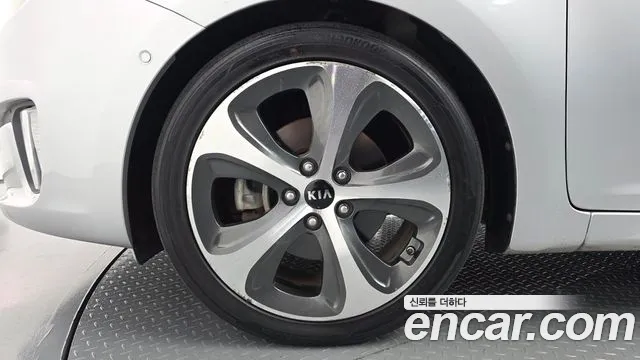 Kia Carens 2013 thumb 5