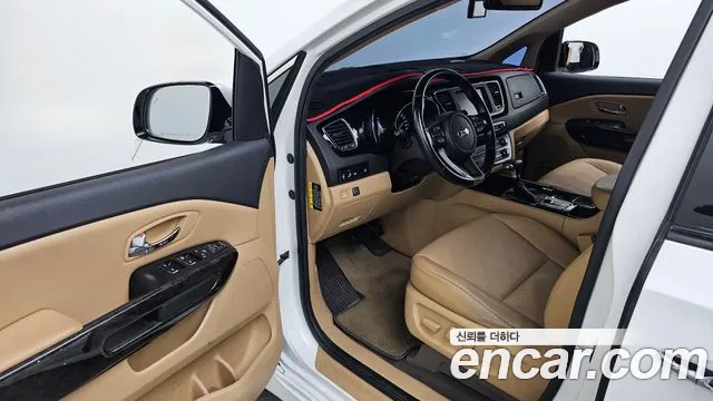 Kia Carnival 2019 thumb 9