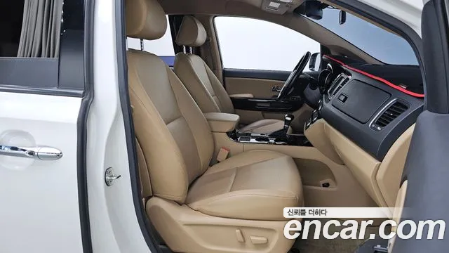 Kia Carnival 2019 thumb 10