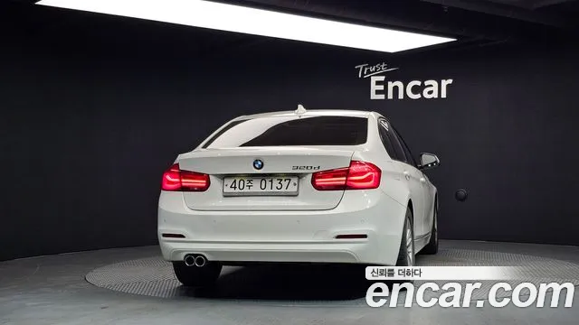 BMW 3-Series 2016 thumb 4