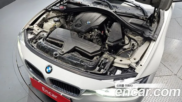 BMW 3-Series 2016 thumb 6