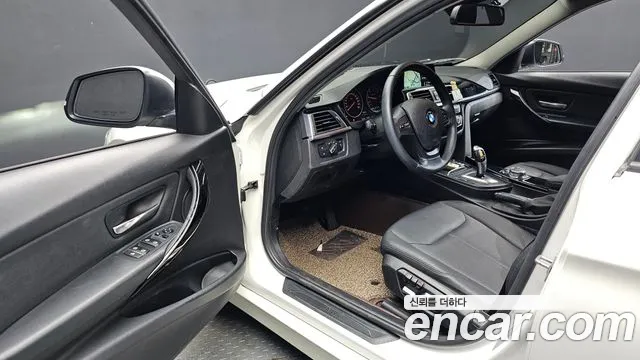 BMW 3-Series 2016 thumb 10
