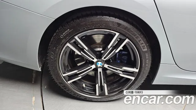 BMW 3-Series 2024 thumb 5