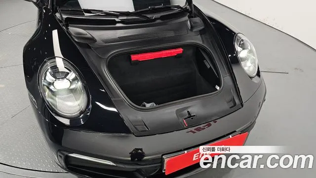Porsche 911 2020 thumb 6