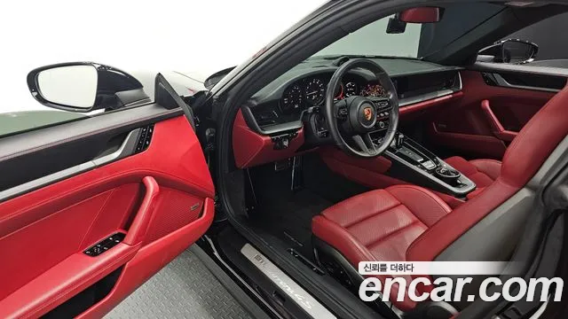 Porsche 911 2020 thumb 11