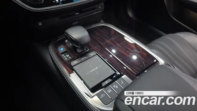 Lexus LS 2022 thumb 9