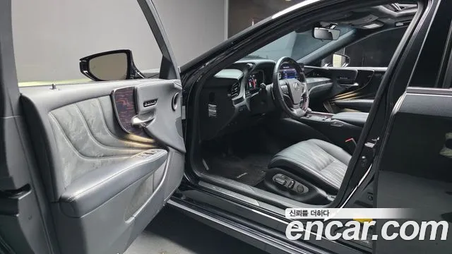 Lexus LS 2022 thumb 10