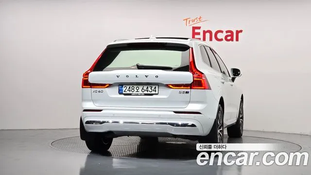 Volvo XC60 2024 thumb 4