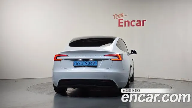 Tesla Model 3 2024 thumb 3