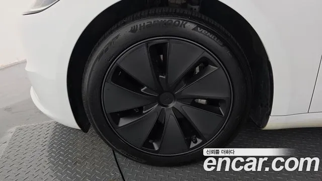 Tesla Model 3 2024 thumb 4