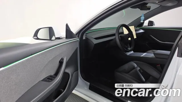 Tesla Model 3 2024 thumb 9