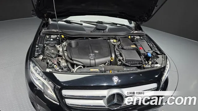 Mercedes-Benz GLA 2015 thumb 6