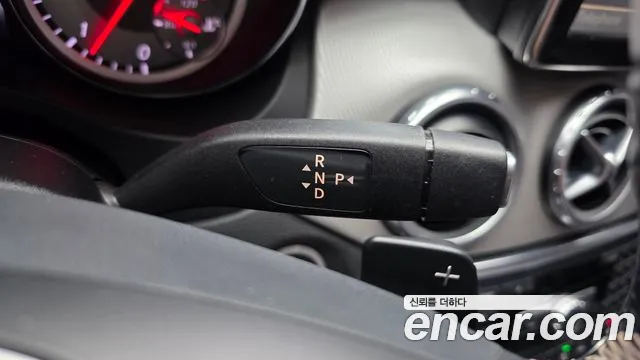 Mercedes-Benz GLA 2015 thumb 9