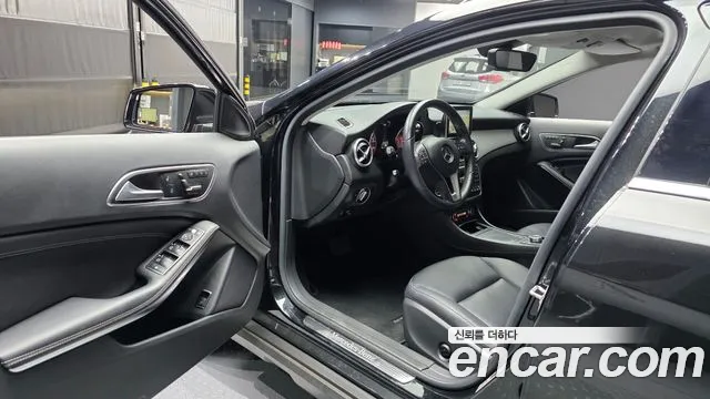 Mercedes-Benz GLA 2015 thumb 10