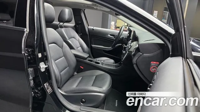 Mercedes-Benz GLA 2015 thumb 11