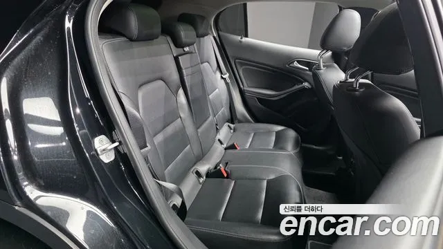 Mercedes-Benz GLA 2015 thumb 12
