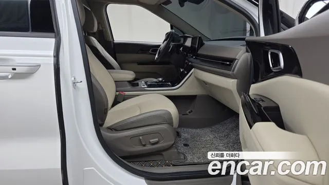 Kia Carnival 2021 thumb 10