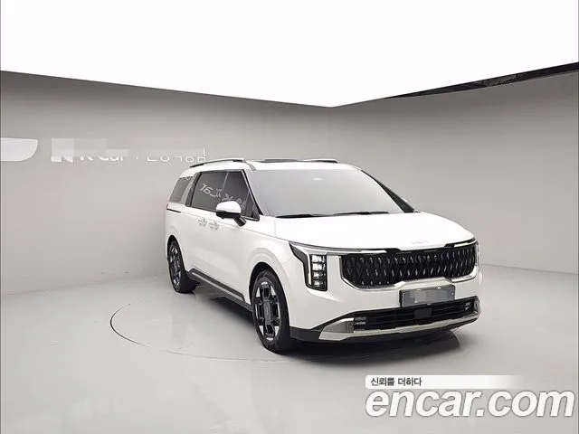 Kia Carnival 2024 thumb 3