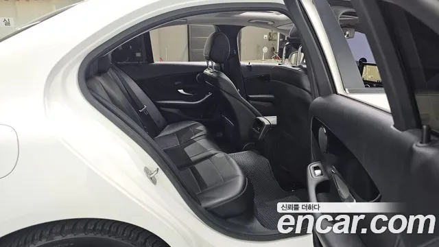 Mercedes-Benz C-Класс 2017 thumb 11