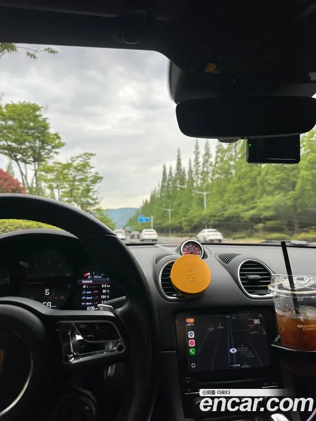 Porsche Cayman 2017 thumb 2