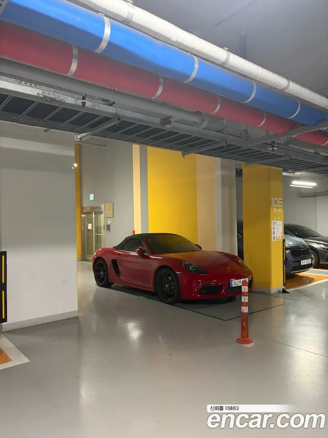 Porsche Cayman 2017 thumb 5