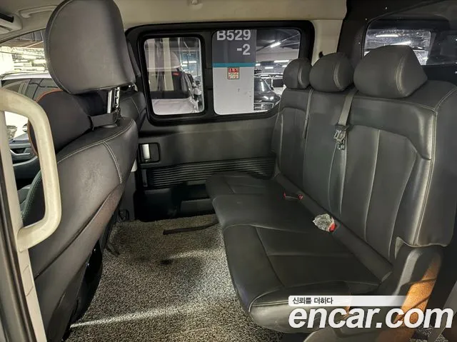 Hyundai Staria 2022 thumb 10