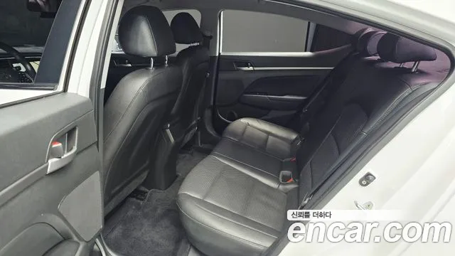 Hyundai Avante 2017 thumb 12