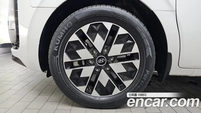 Hyundai Staria 2022 thumb 4
